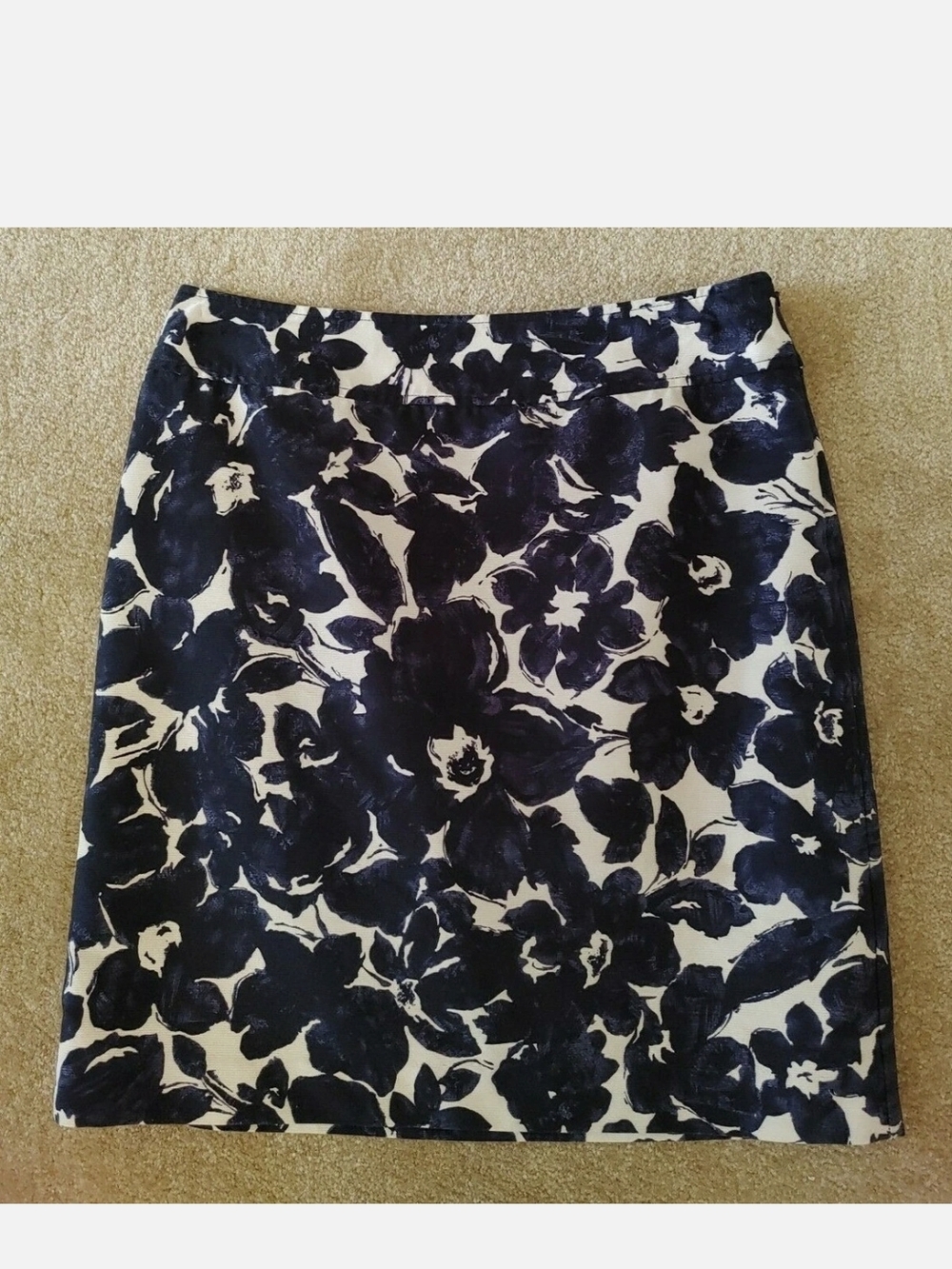 Jones New York Navy and White Floral Pencil Skirt